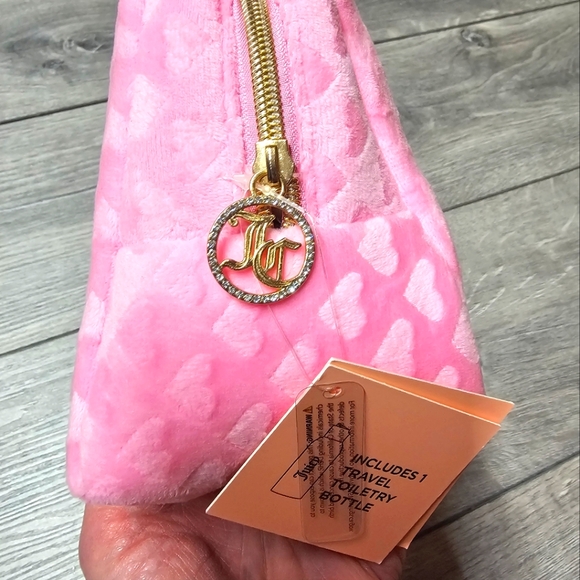 Juicy Couture Pink Soft Velour Heart Toiletry Bag Includes Juicy Couture Bottle - Picture 2 of 11
